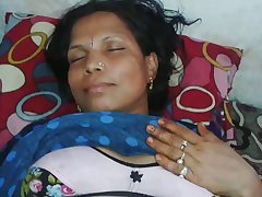Mature wrinkled Indian wife deserves some good missionary fuck